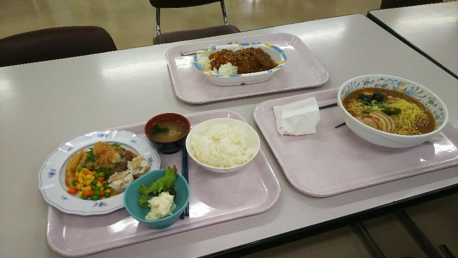 中学校の食堂