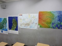 地学講義室の壁.jpg