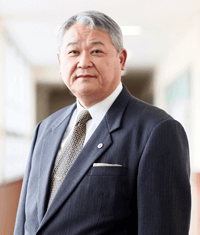 明法中学・高等学校 校長 下條 隆史